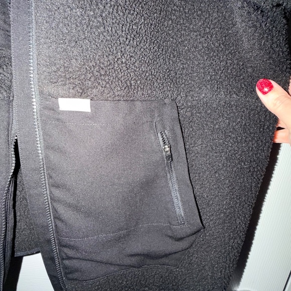 Women's Figs On-Shift Sherpa Jacket in Black - Picture 4 of 16